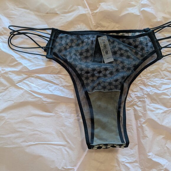 Victoria's Secret Black Lack Thongs Lot of 2 NWT - Picture 3 of 8